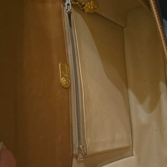 Gucci Rare VINTAGE Tan Leather Shoulder Bag - Picture 9 of 16